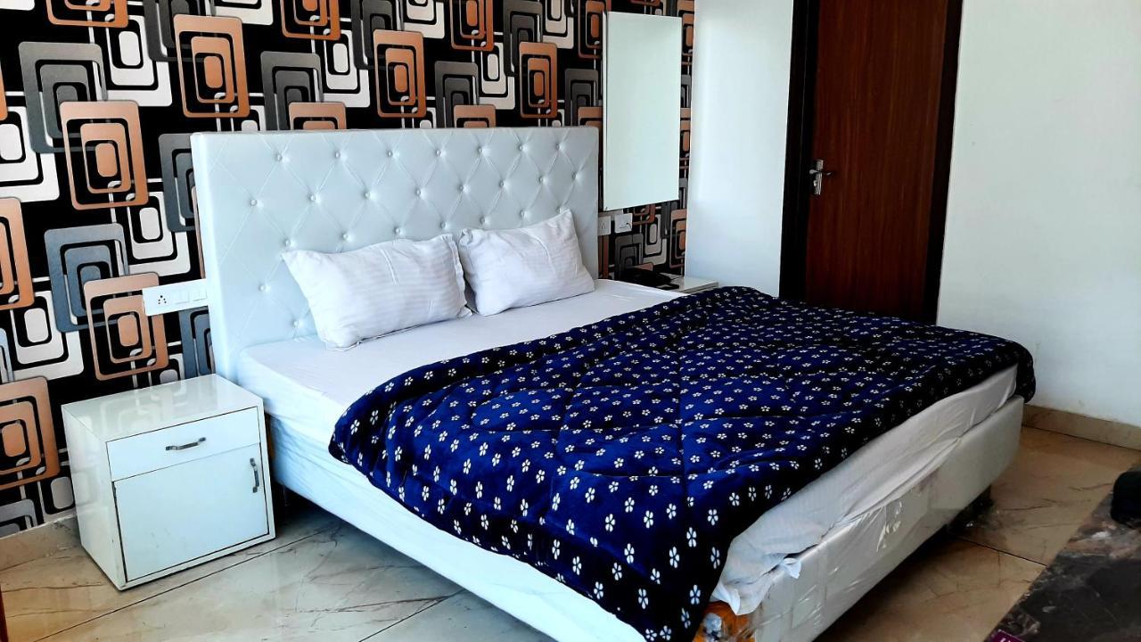 Hotel Hollywood Zirakpur Eksteriør bilde