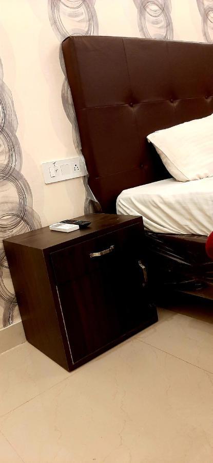 Hotel Hollywood Zirakpur Eksteriør bilde