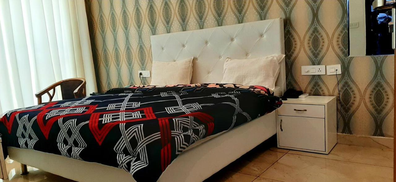Hotel Hollywood Zirakpur Eksteriør bilde