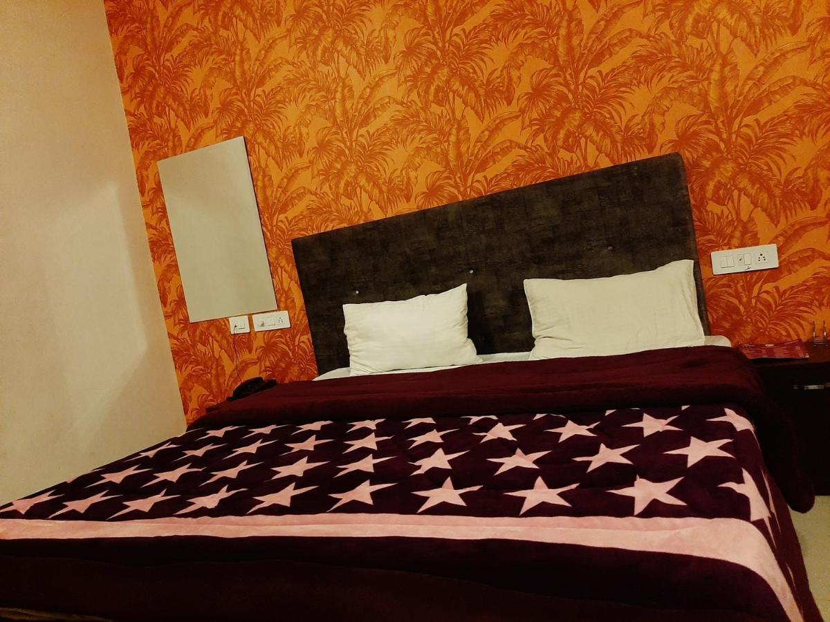 Hotel Hollywood Zirakpur Eksteriør bilde