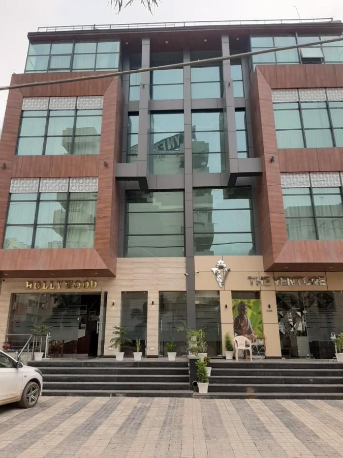 Hotel Hollywood Zirakpur Eksteriør bilde