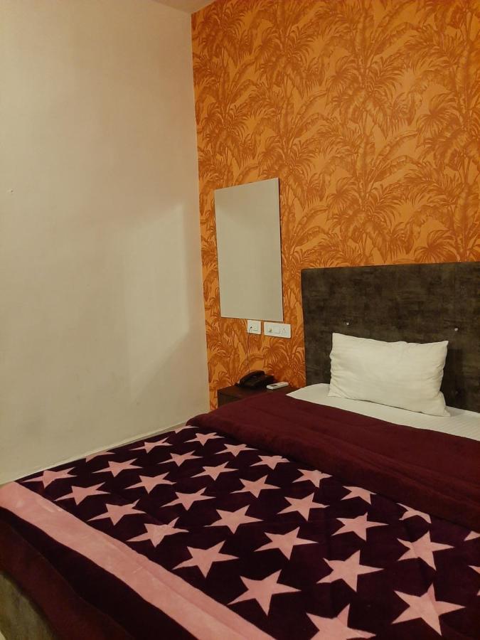 Hotel Hollywood Zirakpur Eksteriør bilde