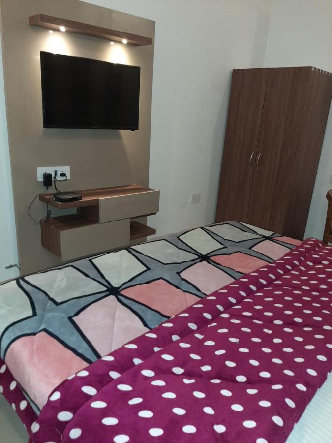 Hotel Hollywood Zirakpur Eksteriør bilde