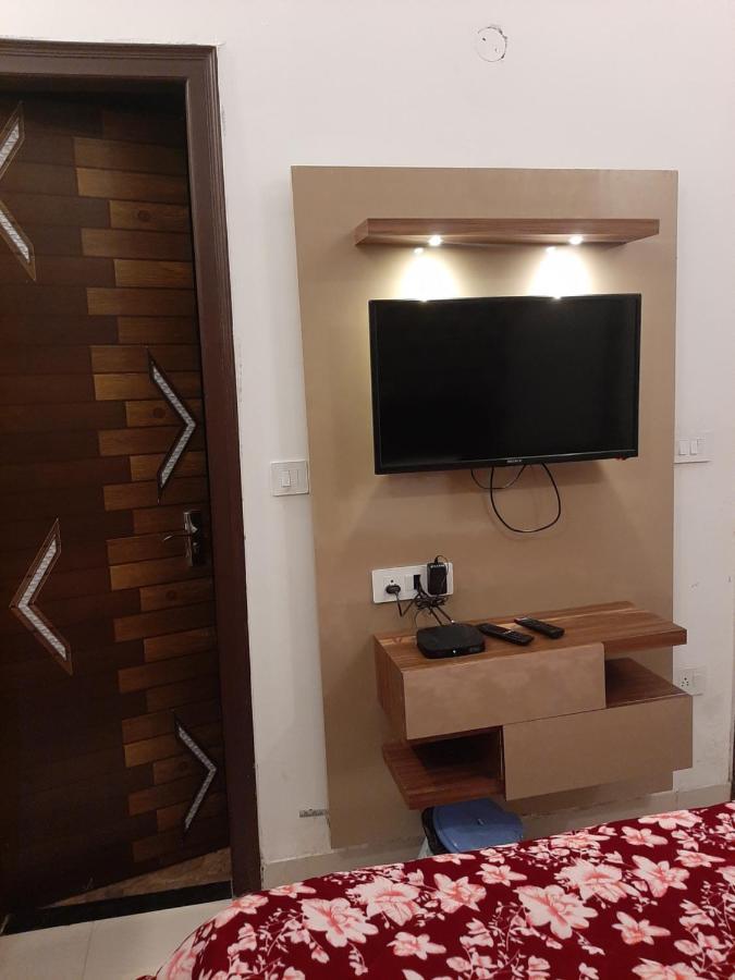 Hotel Hollywood Zirakpur Eksteriør bilde