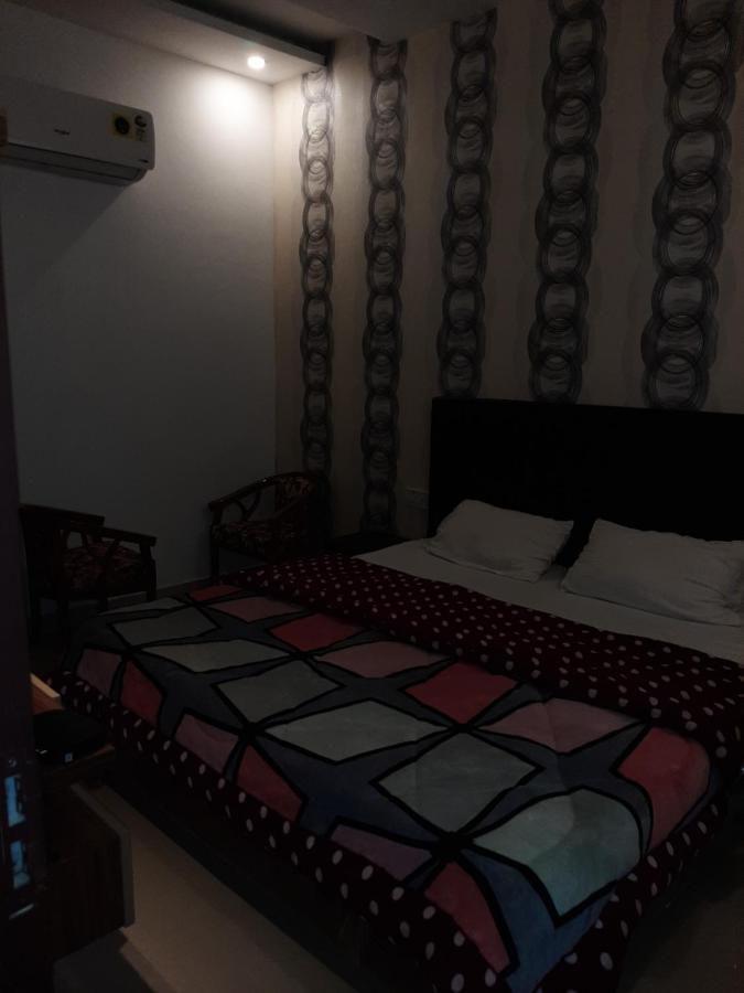 Hotel Hollywood Zirakpur Eksteriør bilde