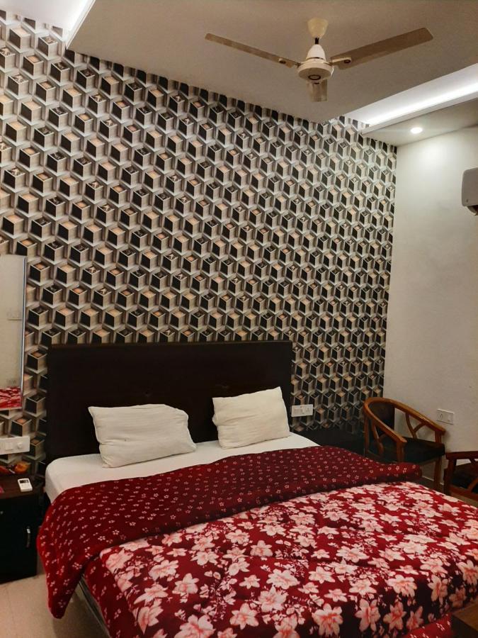 Hotel Hollywood Zirakpur Eksteriør bilde