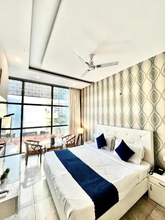 Hotel Hollywood Zirakpur Eksteriør bilde