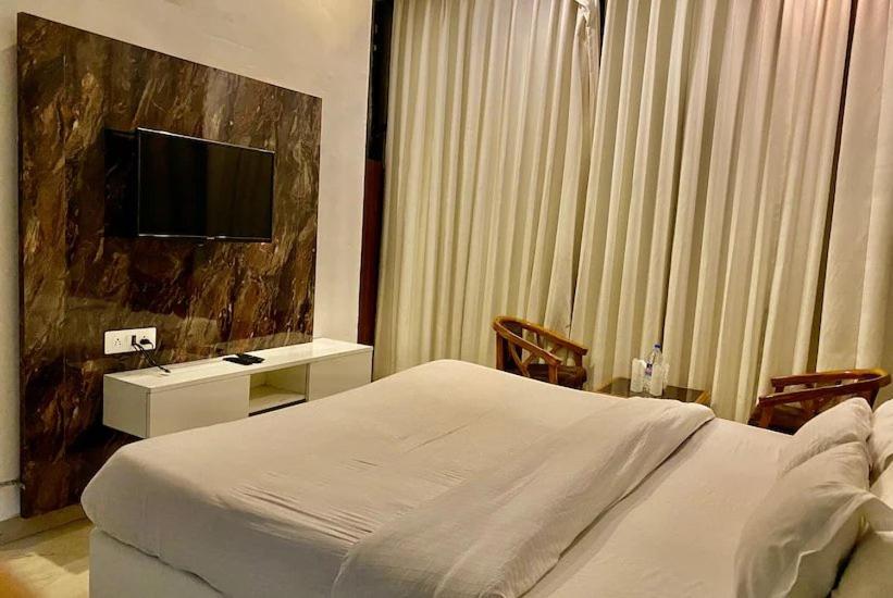 Hotel Hollywood Zirakpur Eksteriør bilde